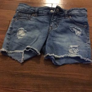 Gently worn and never worn girls clothing.